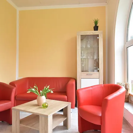 Spacious In With Fireplace *