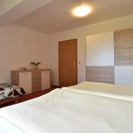 Apartment Spacious In With Fireplace *