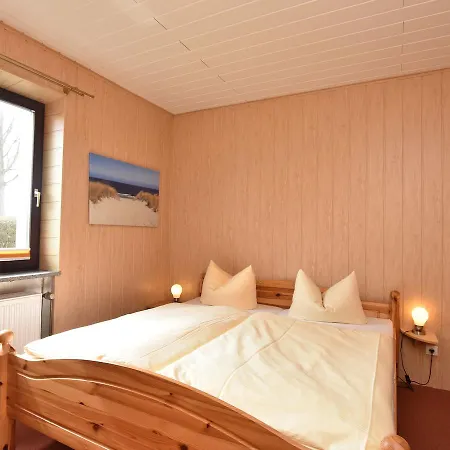 Spacious In With Fireplace